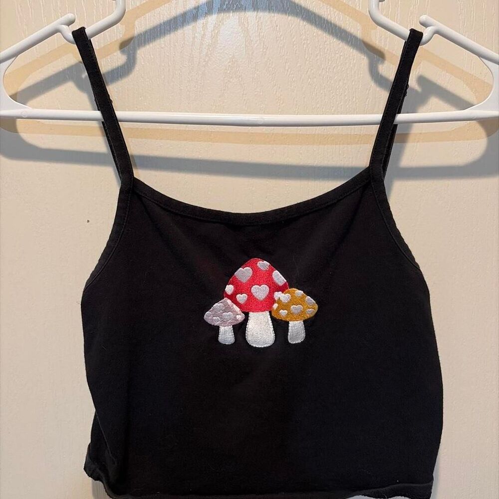 Hot-topic Women's Black Crop-top